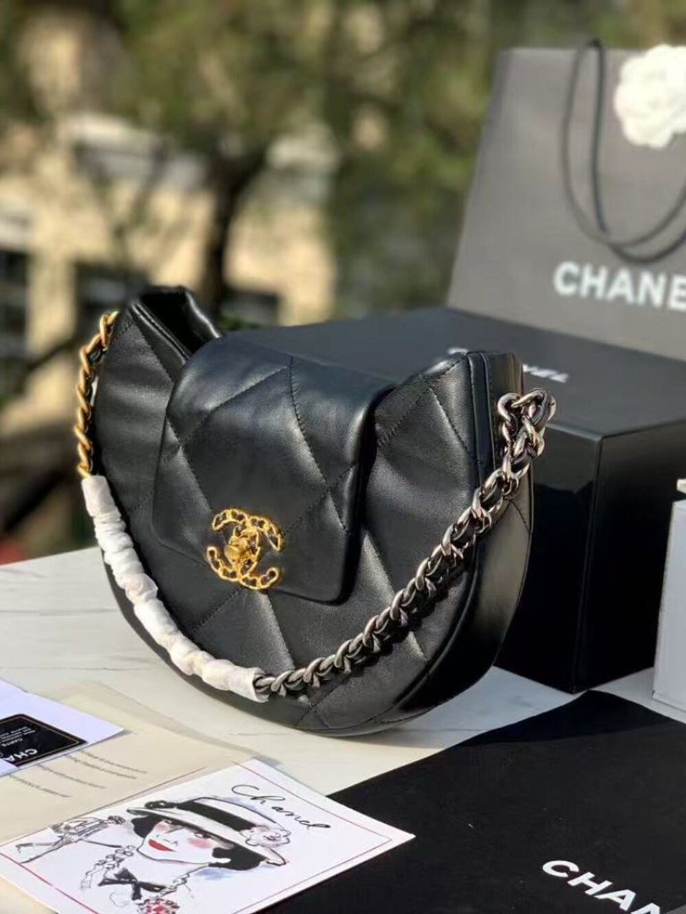 Classic CHANEL bag: A Stylish and Versatile Choice for Elegance